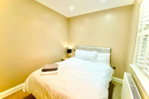 Notting Hill- 2 Bed, 2 bath, Private Patio by Hyde Park